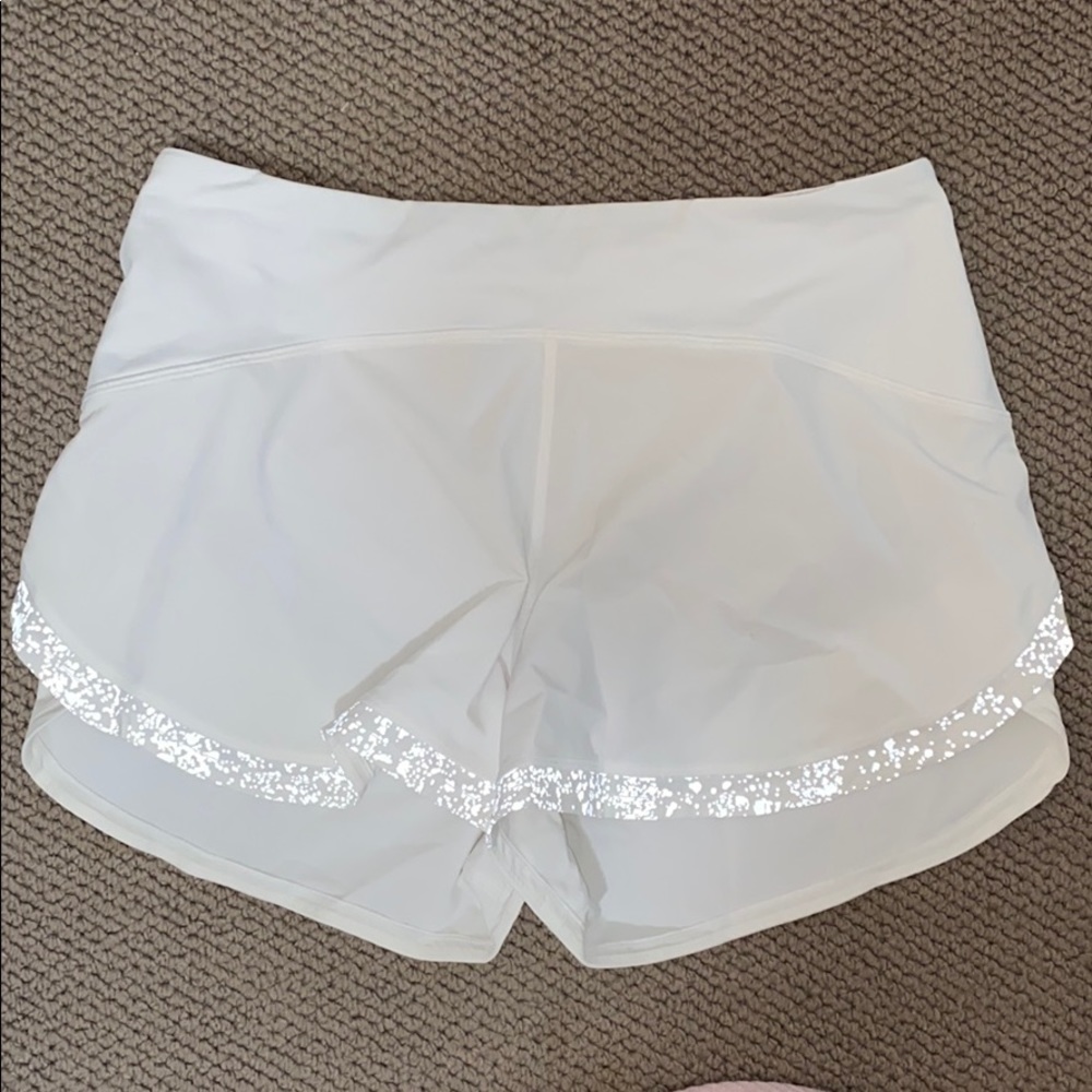 Lululemon run the line short